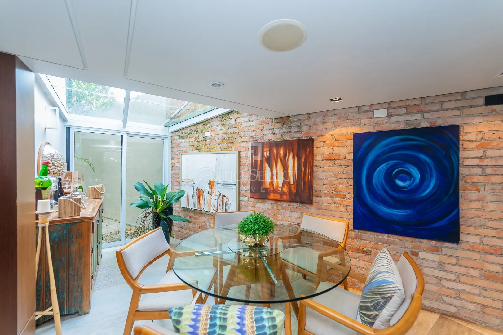 Floor-to-ceiling windows in a 6-bedroom house, 763 m² — photo 42