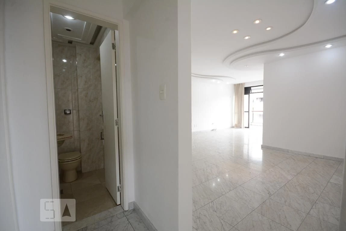 4-bedroom apartment in a building with a pool — photo 71