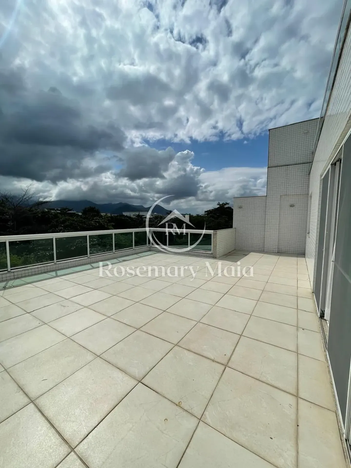 Apartamento mobiliado com 3 quartos, 5 banheiros e 3 vagas — photo 25