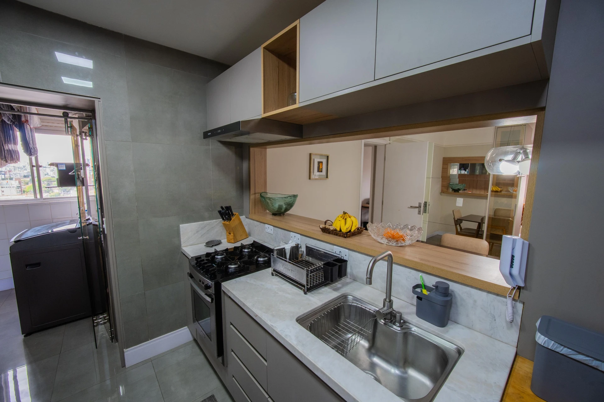 Walk-in closet in a 2-bedroom apartment, 91 m² — photo 59