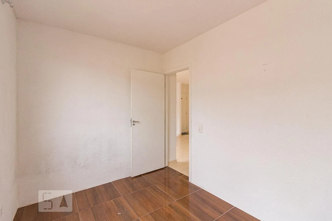 Apartamento sem mobília com cozinha fechada e 2 quartos — photo 12