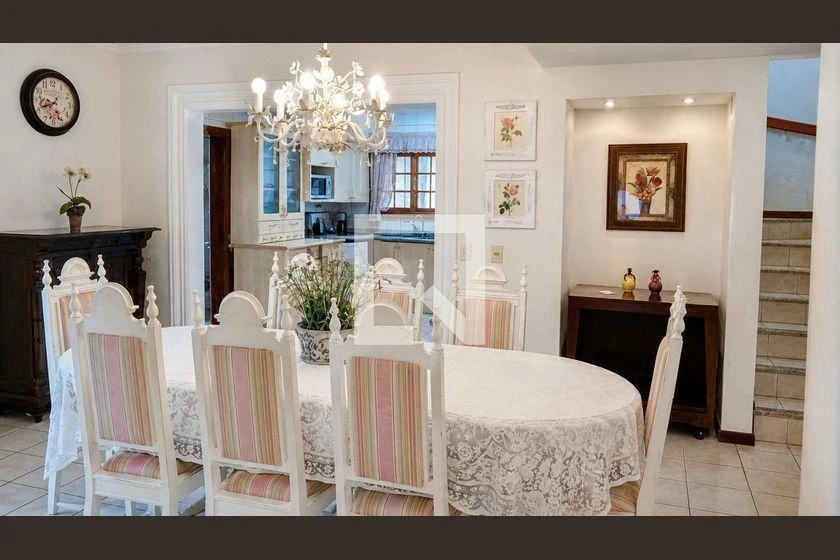 Облаштований будинок з 4 спальнями та 320 м² — photo 19