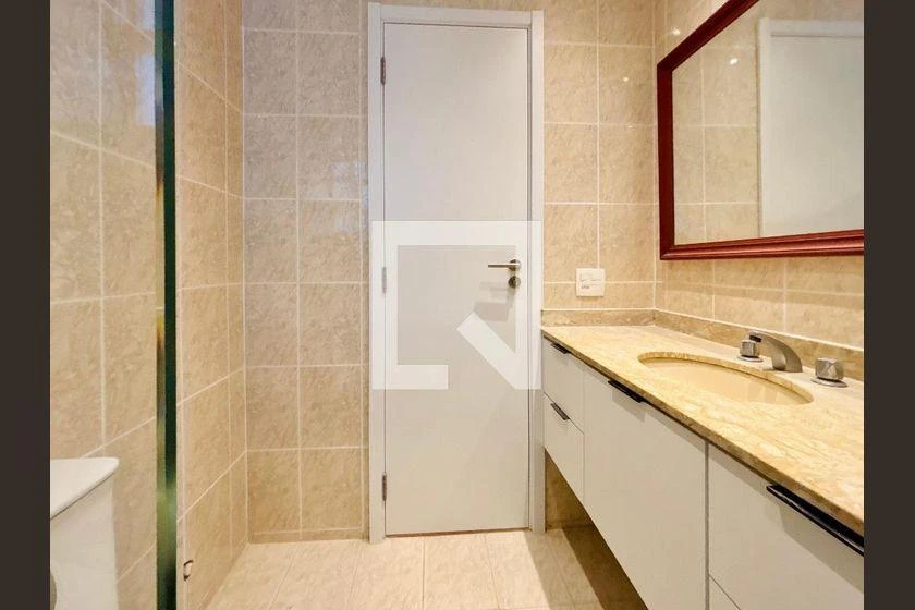 Walk-in closet in a 3-bedroom apartment, 83 m² — photo 4