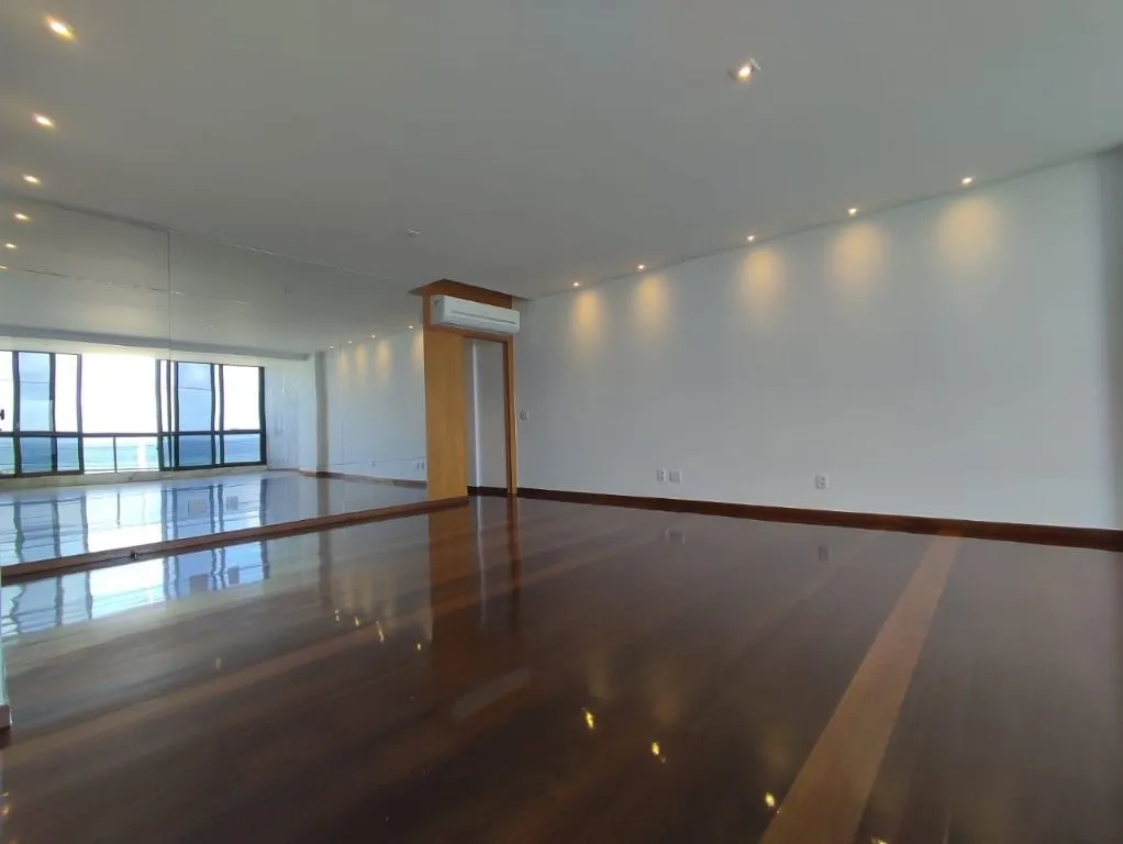 3-bedroom apartment with separate kitchen, 210 m² — photo 21