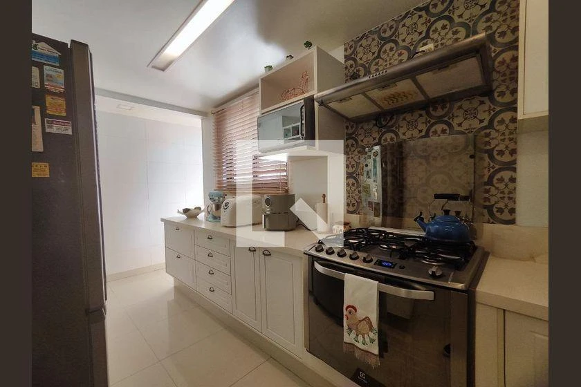 Rental apartment with 4 bedrooms, 360 m² and a balcony — photo 15