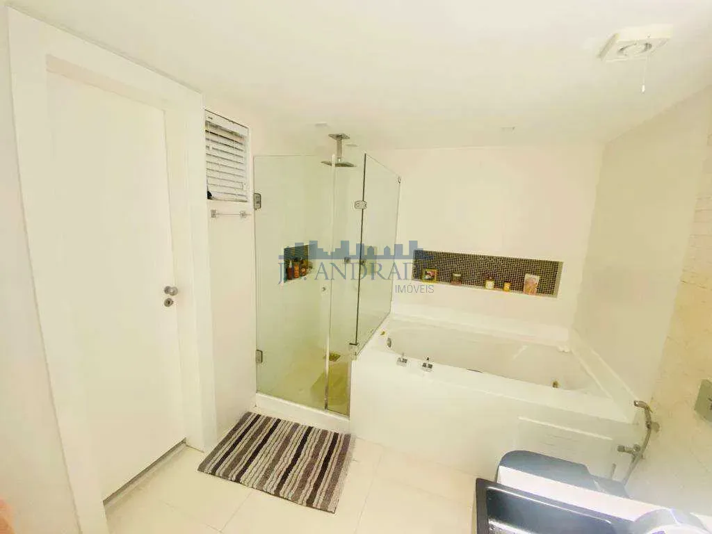 Furnished 4-bedroom apartment with 4 bathrooms — photo 24