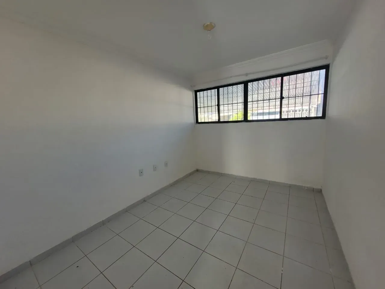 2-bedroom apartment with 1 en-suite and shared pool — photo 6