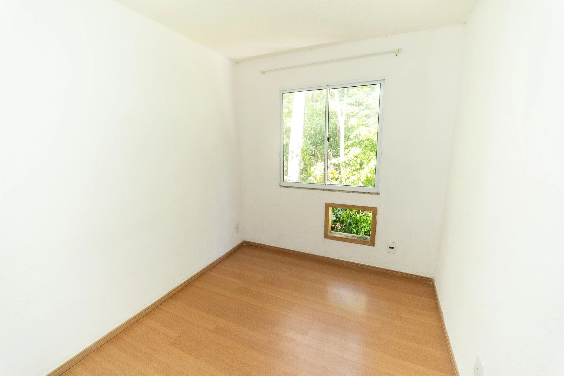 2-bedroom apartment in a building with a gym — photo 2