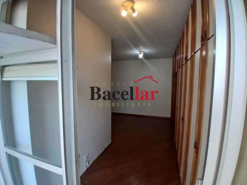 Top-floor apartment with 2 bedrooms and 2 baths, 122 m² — photo 18