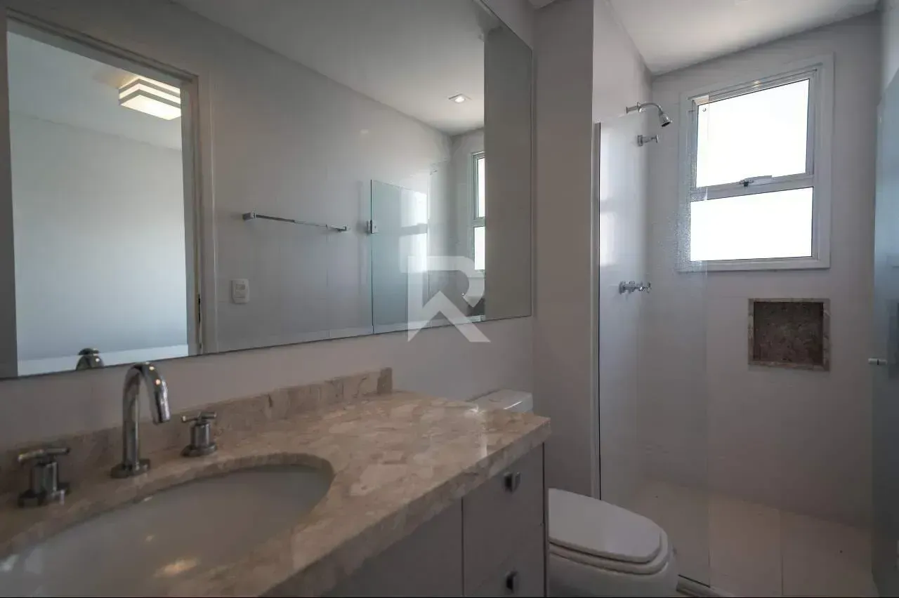 Apartamento de 231 m² com 4 quartos e 5 banheiros — photo 27