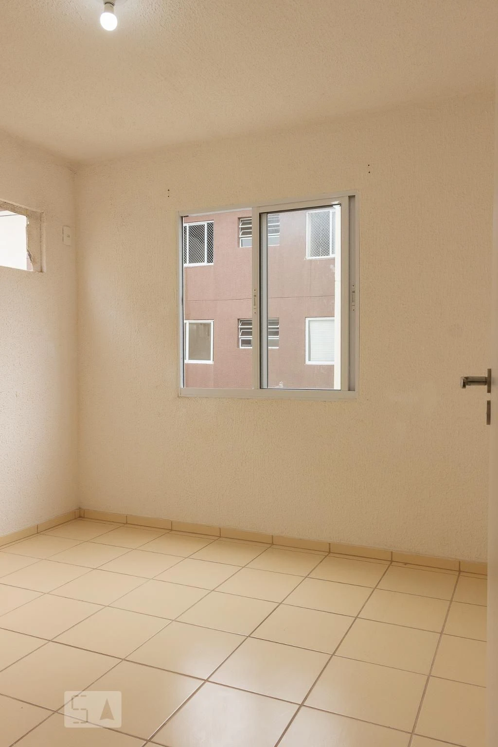 Unfurnished 2-bedroom apartment with closed kitchen — photo 34