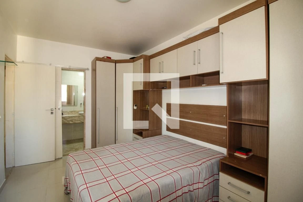 3-bedroom unfurnished apartment with laundry area — photo 5