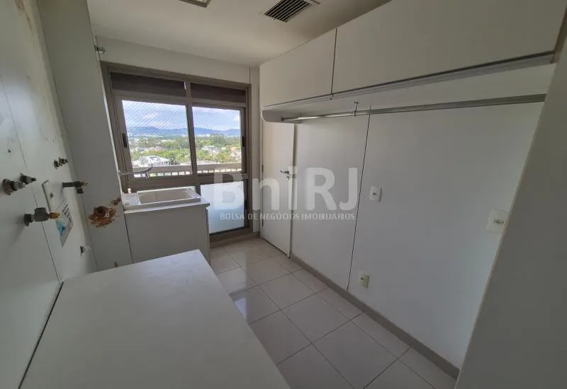 Apartment with 4 bedrooms and a glass balcony — photo 45