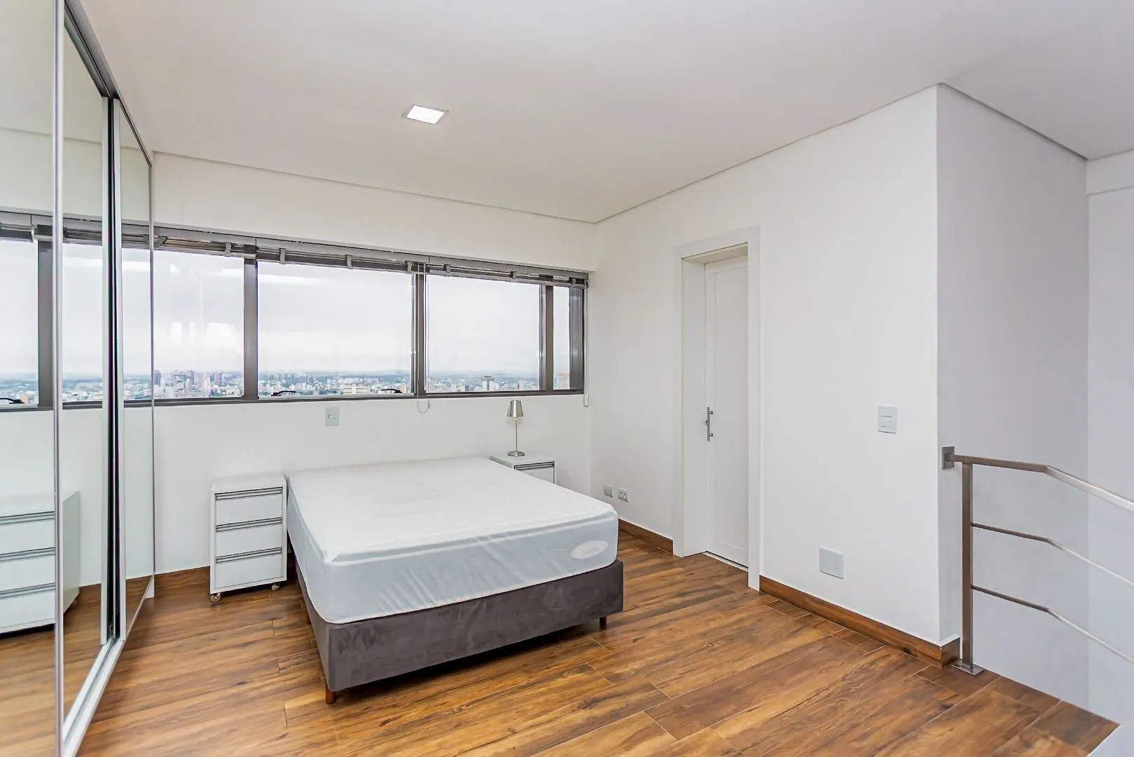 78 m² apartment with floor-to-ceiling windows and a bathtub — photo 10