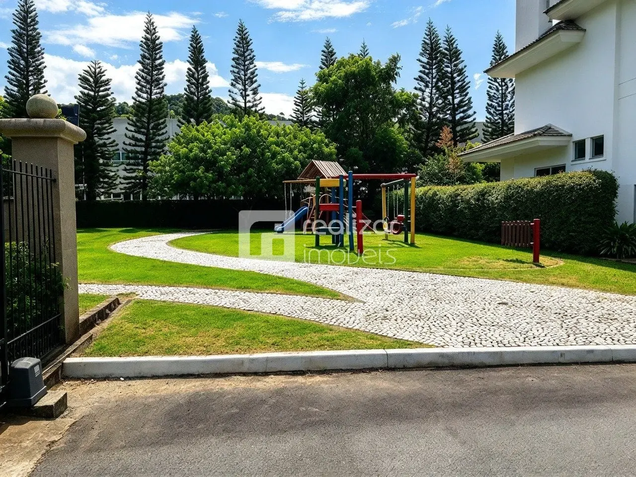 Furnished house, 328 m², with floor-to-ceiling windows — photo 3