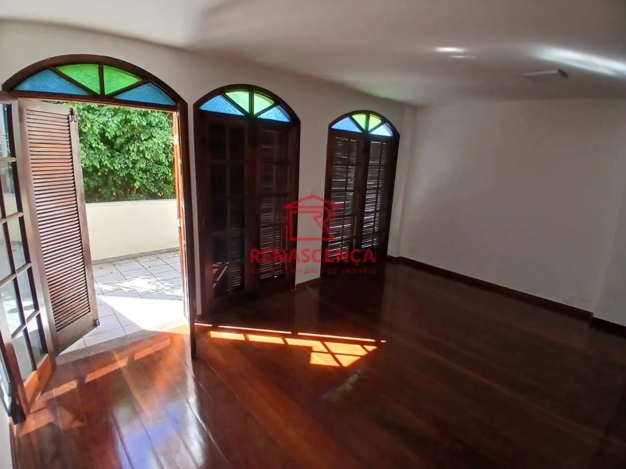 Casa com 5 quartos e 5 banheiros, vaga para 4 carros — photo 2