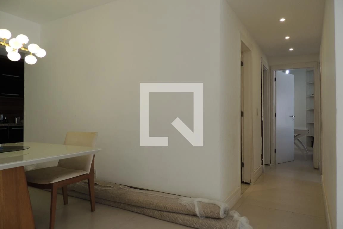 Furnished 3-bedroom apartment with 3 bathrooms and balcony — photo 63