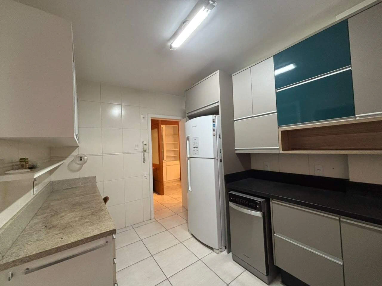 Furnished apartment, 122 m², with a glass-enclosed balcony — photo 13