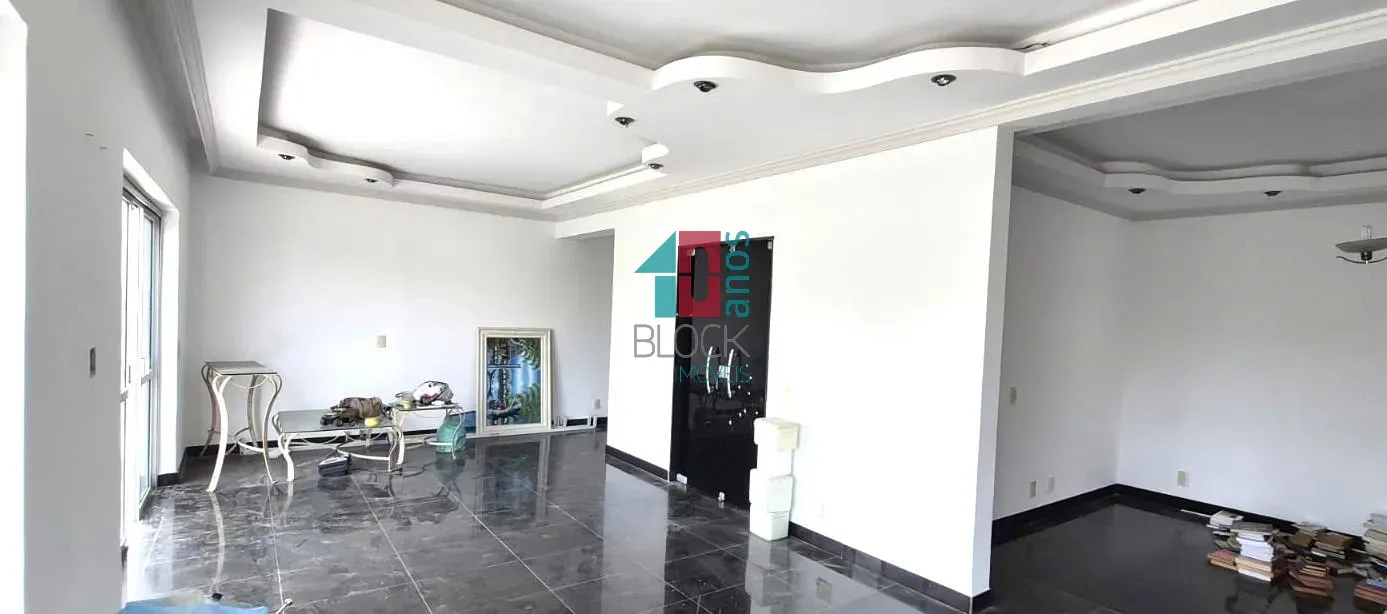 Apartamento com 4 quartos e cozinha separada — photo 8