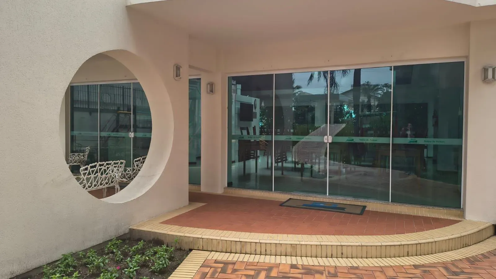 Apartment with balcony barbecue, 104 m² — photo 31