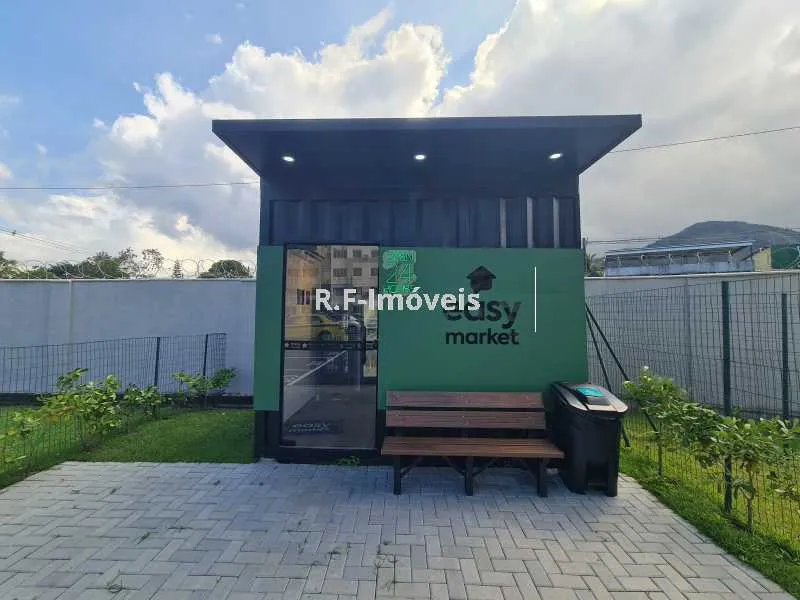2-bedroom apartment with a glass-enclosed shower — photo 25