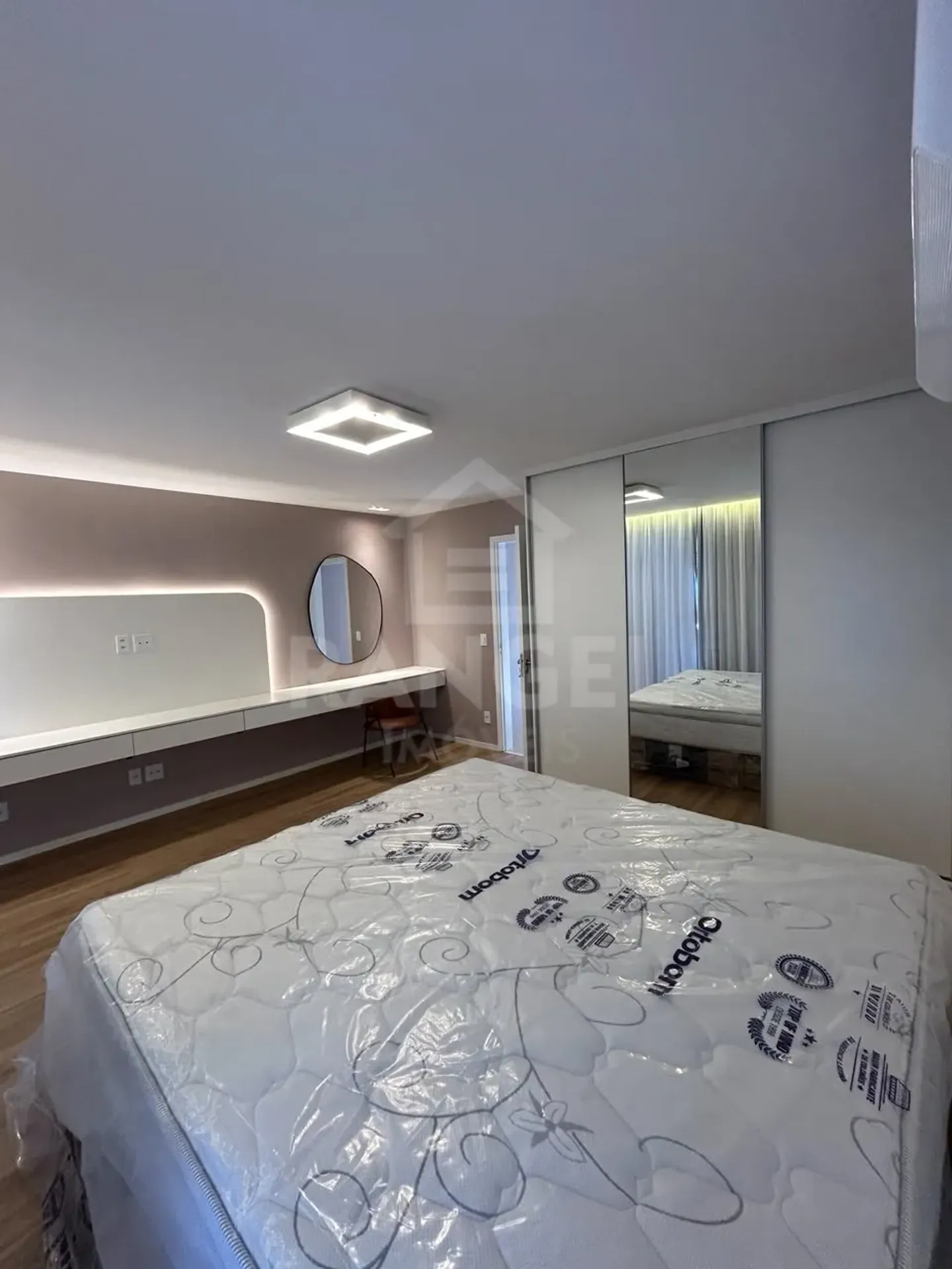 House with 3 bedrooms, 5 bathrooms, and 2 parking spaces — photo 25
