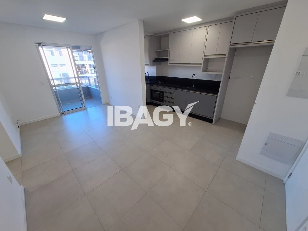 Apartamento com 2 dormitórios e cozinha integrada
