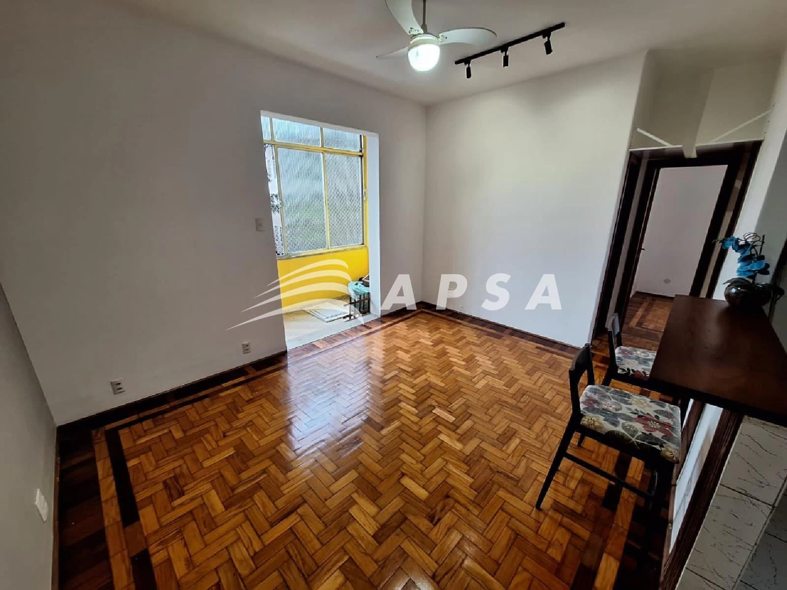 Apartment with 2 bedrooms and an open-plan kitchen — photo 19