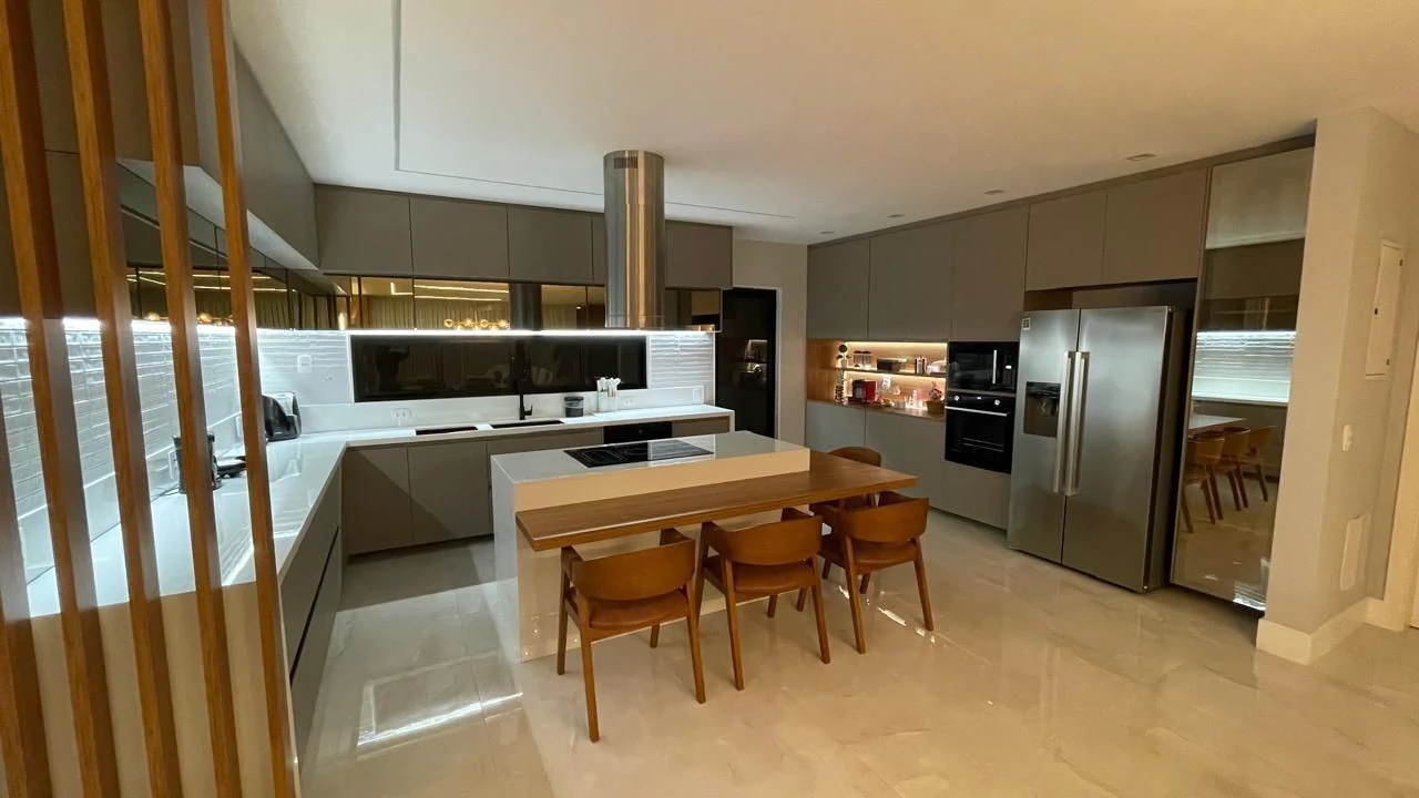 Casa triplex mobiliada com 5 suítes e varanda privativa — photo 2