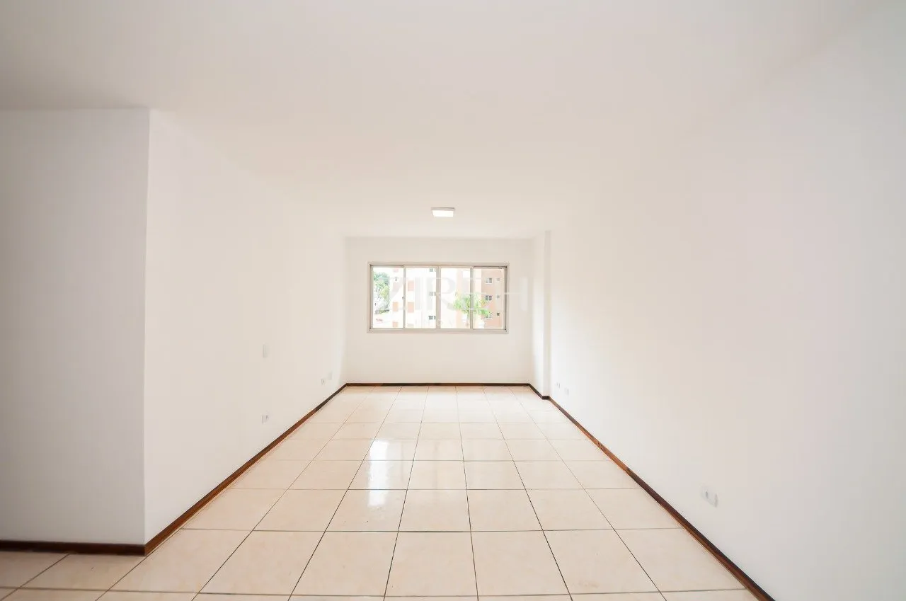 3-bedroom apartment in a building with a gym — photo 7