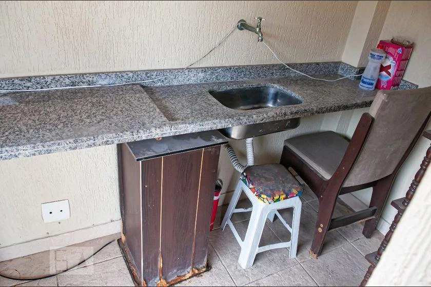 Balcony with a grill in a 2-bedroom house, 118 m² — photo 12