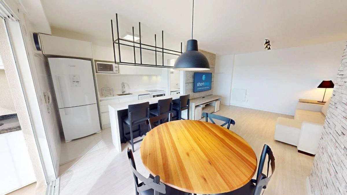 Furnished apartment, 95 m², with a glass-enclosed balcony — photo 2