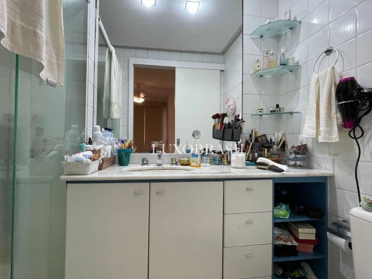Furnished 3-bedroom apartment with 3 bathrooms — photo 23