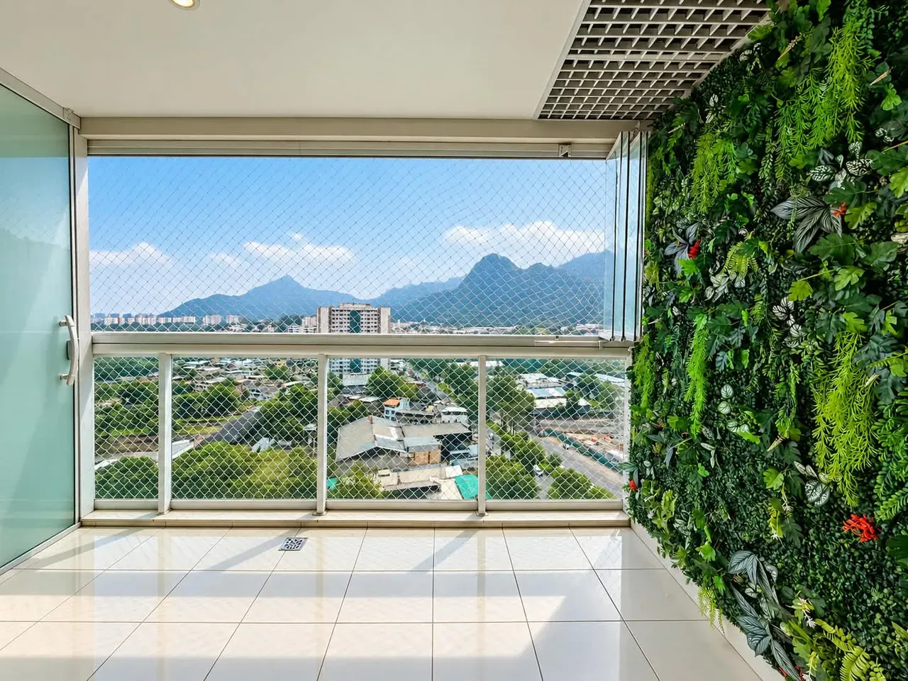 2-bedroom apartment with a mountain view — photo 4