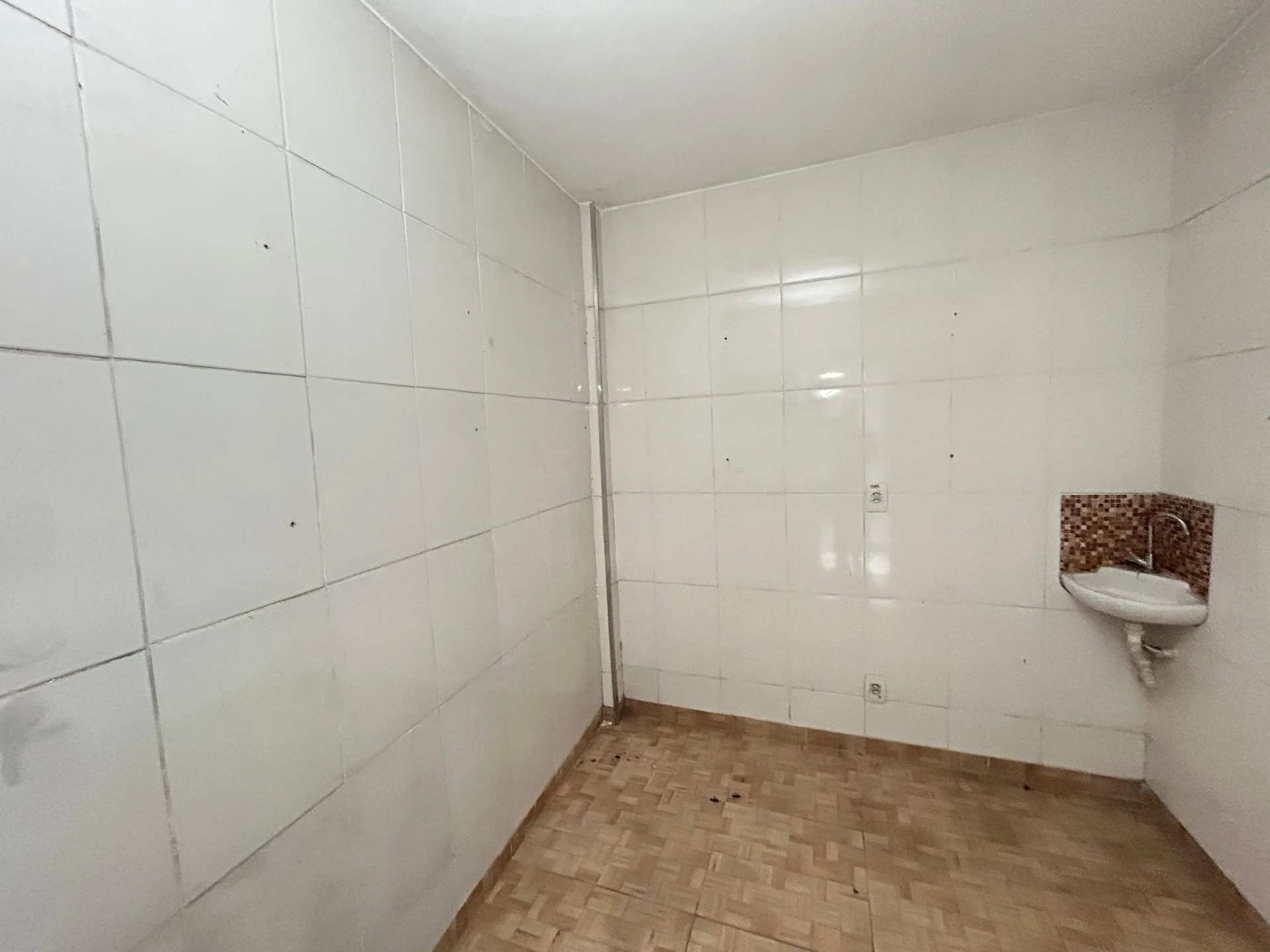 Дом с 4 спальнями и 1 ванной с кухонными шкафами — photo 42