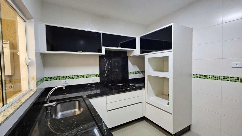Casa sem mobília com 3 dormitórios e 164 m²