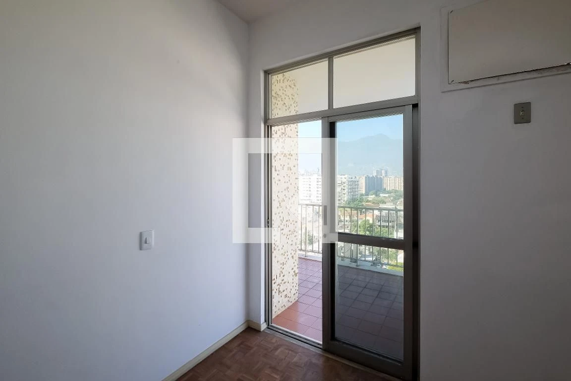 3-bedroom apartment with a mountain view in Rio de Janeiro — photo 48