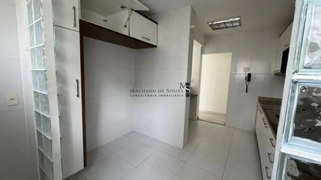 Walk-in closet in a 2-bedroom apartment, 75 m² — photo 26