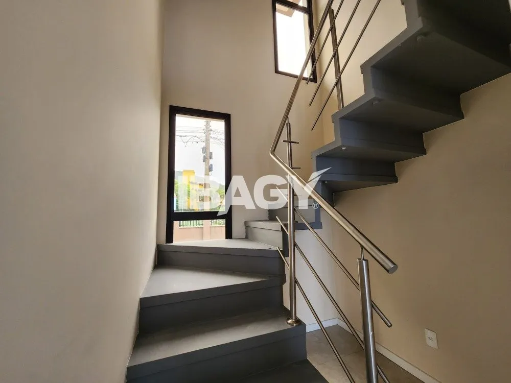 House with 3 bedrooms and an open-plan gas kitchen — photo 11