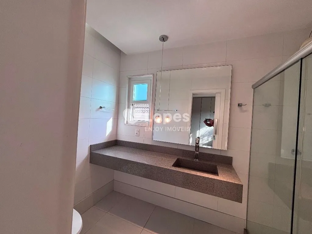 Unfurnished house with 7 bedrooms and 10 bathrooms — photo 9