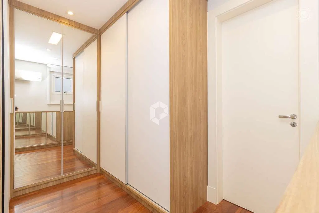 Застеклённый балкон и 2 спальни: квартира 163 м² — photo 4