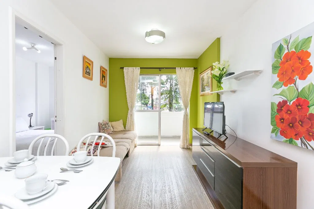 One-bedroom apartment with a washing machine