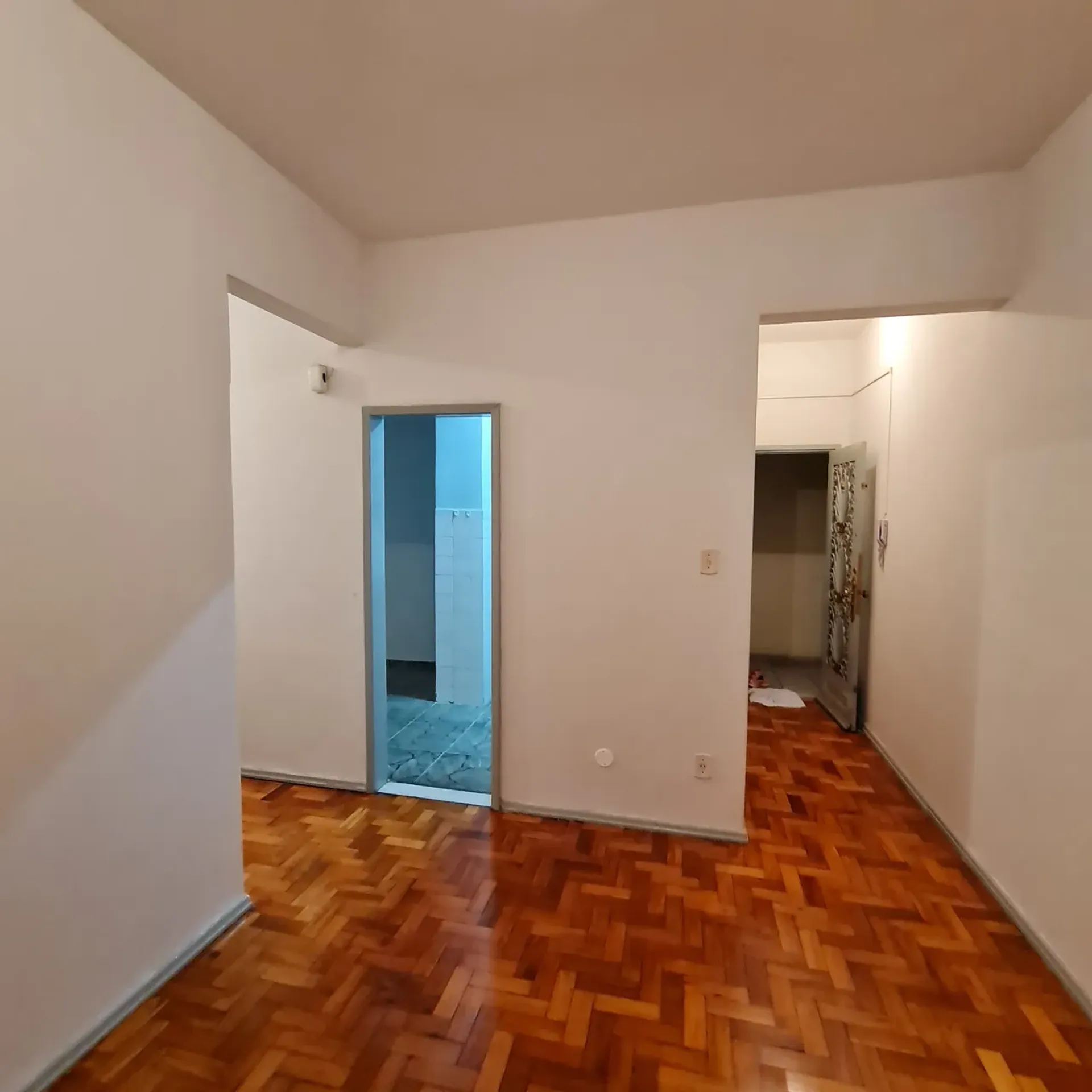 Apartment on the 9th floor with wood or laminate floors — photo 33