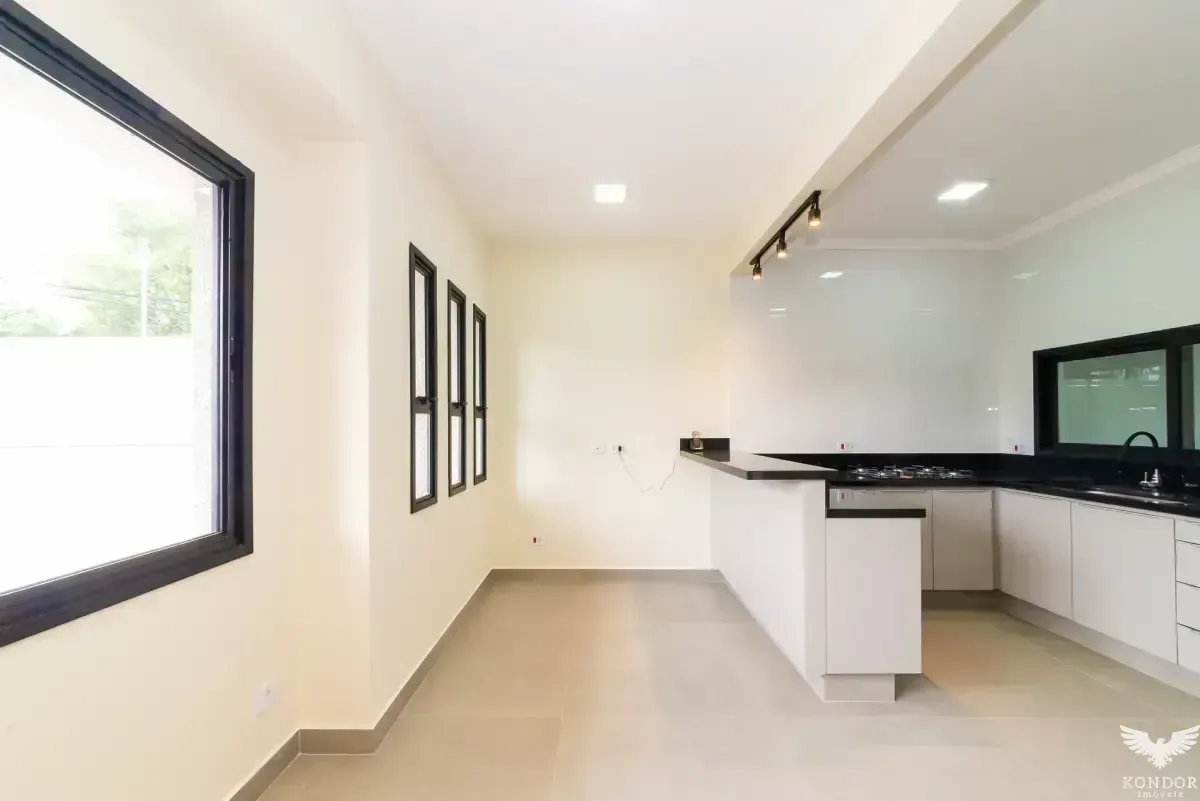 Two-story house with 230 m² and 3 bedrooms, 1 suite — photo 21