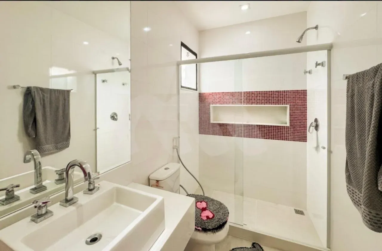 Furnished house with 4 en-suite bedrooms and a balcony grill — photo 21