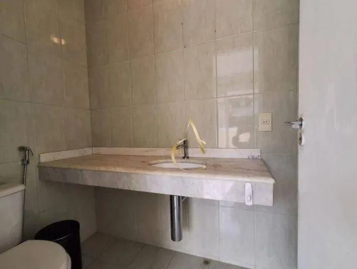 Casa com 3 quartos e varanda em bom estado — photo 25
