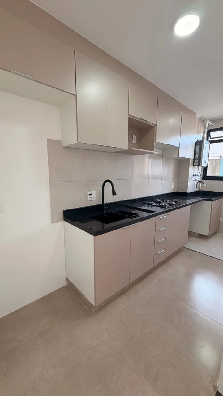 Apartamento de 2 quartos em condomínio com academia