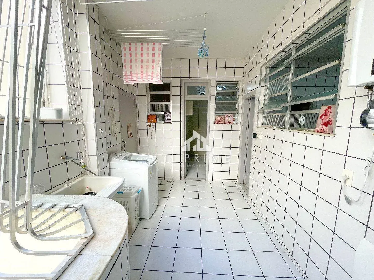 Furnished 3-bedroom apartment with 198 m² floor area — photo 28