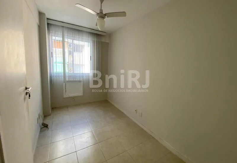 Unfurnished 2-bedroom apartment with a closed kitchen — photo 14