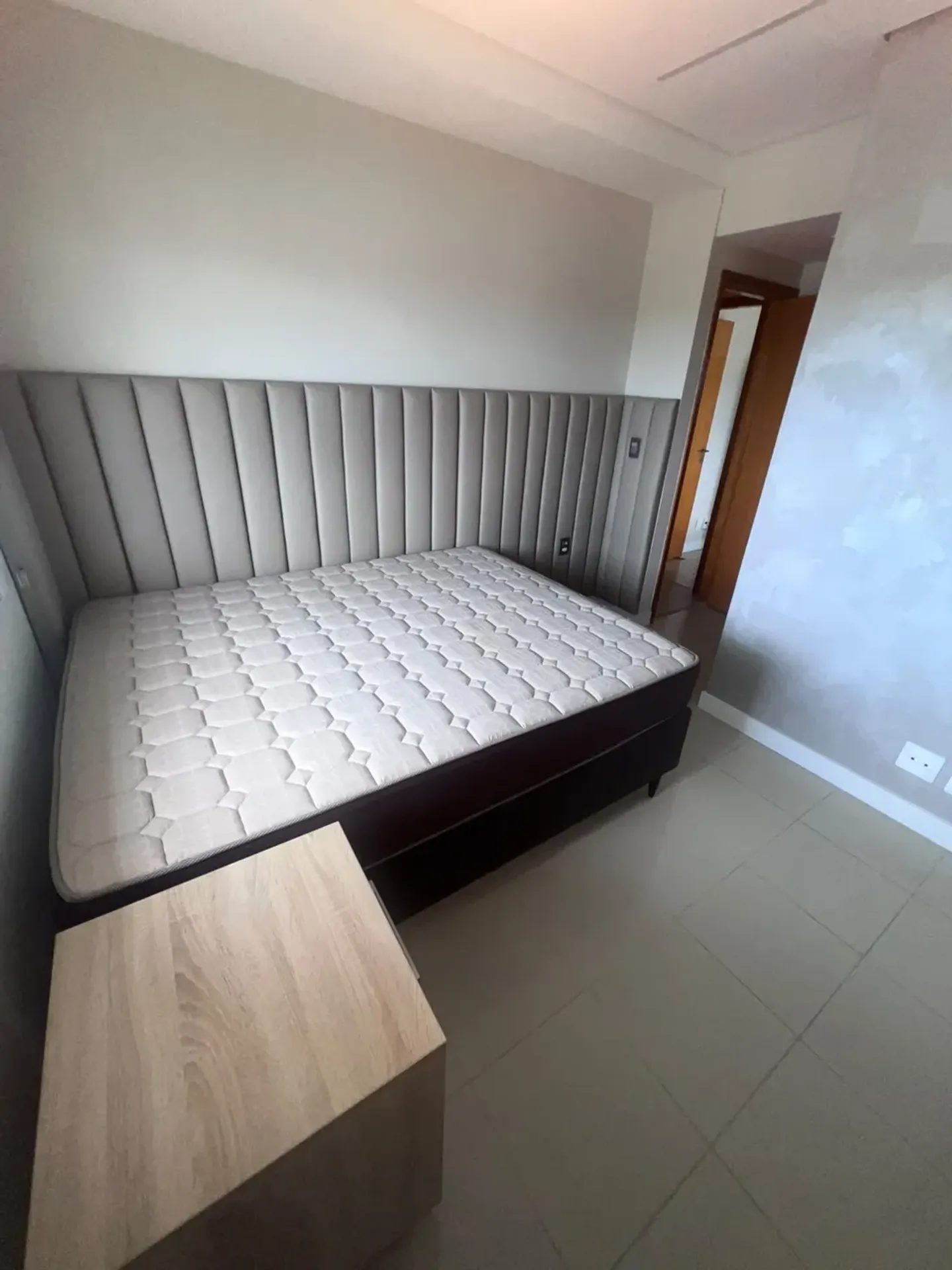 Apartment on the 10th floor with a grill on the balcony — photo 22